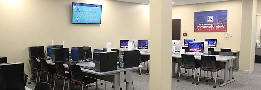 student center computer lab with computer workstations and projection tv